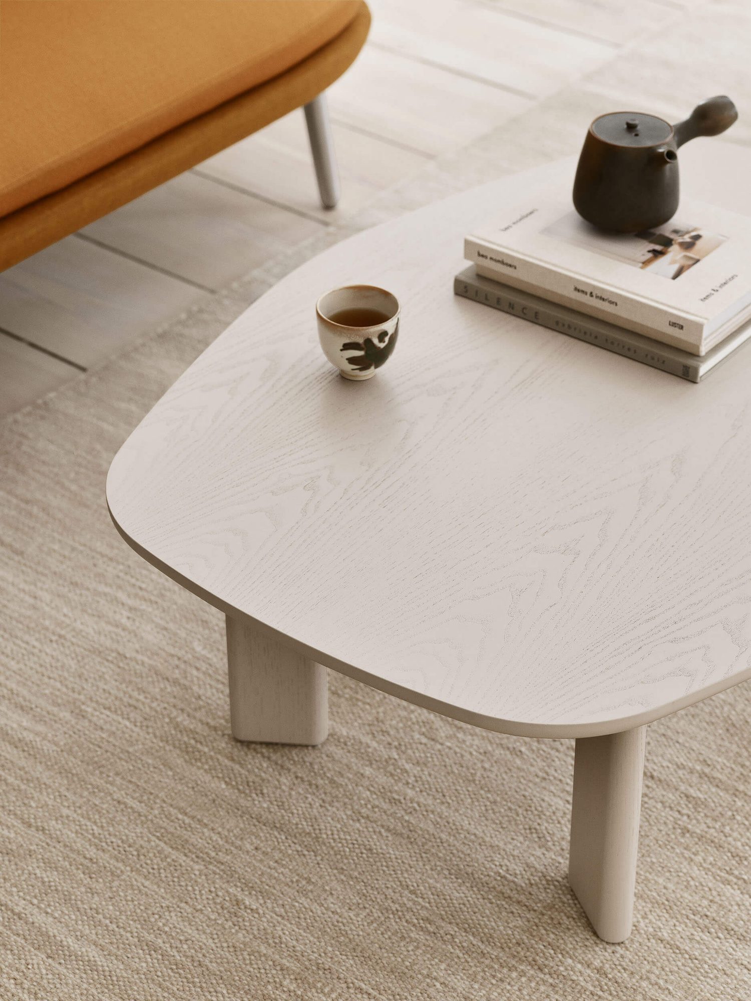 Mesa de centro Analog em tom bege claro