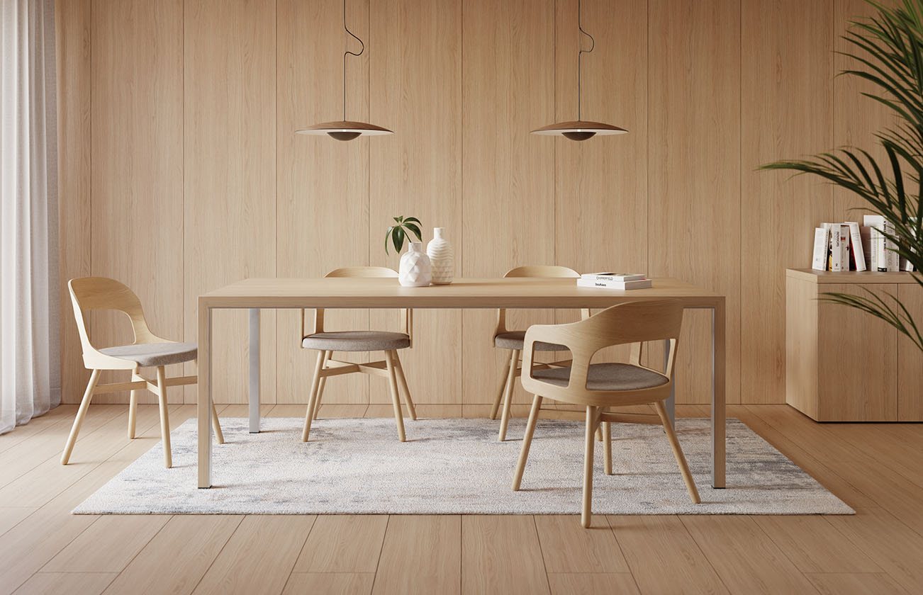 Sala de reunião com cadeiras BE WOOD e mesa em madeira